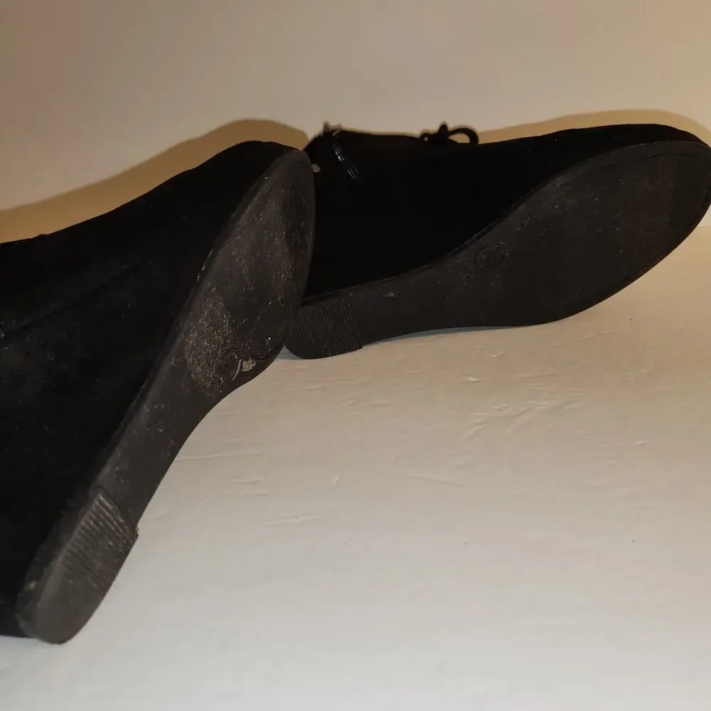 DV by DOLCE VITA Wedge Ankle Bootie Women 8 Black Faux Suede Lace Up Detail Boot